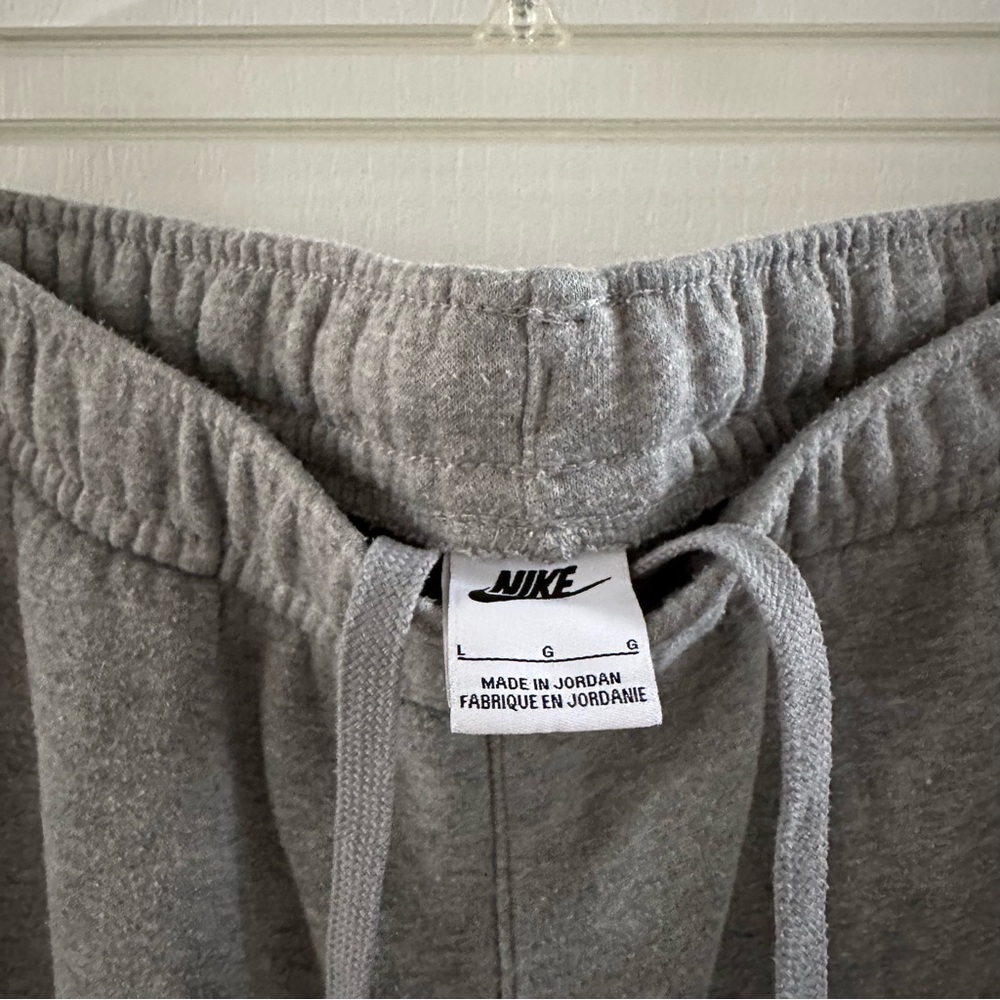 Men’s Nike Heather Gray Open Hem Sweatpants - Picture 4 of 7